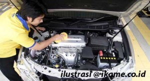 membersihkan-mesin-mobil